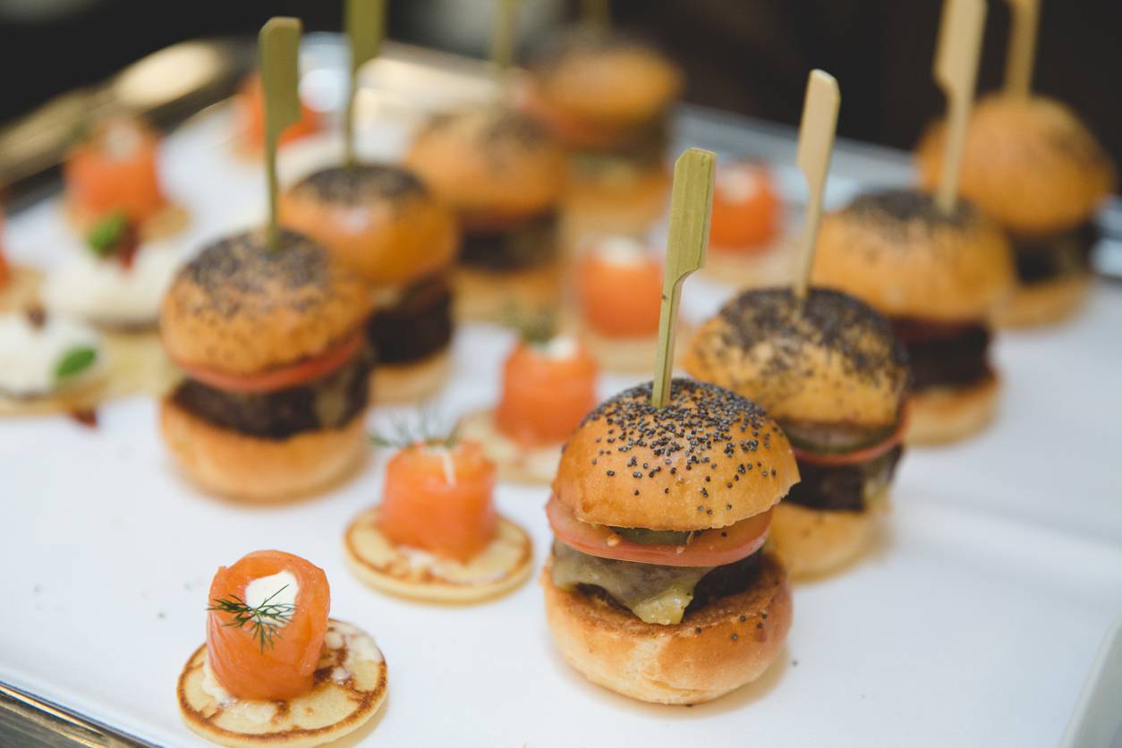 plateaux-repas réunion d'affaires